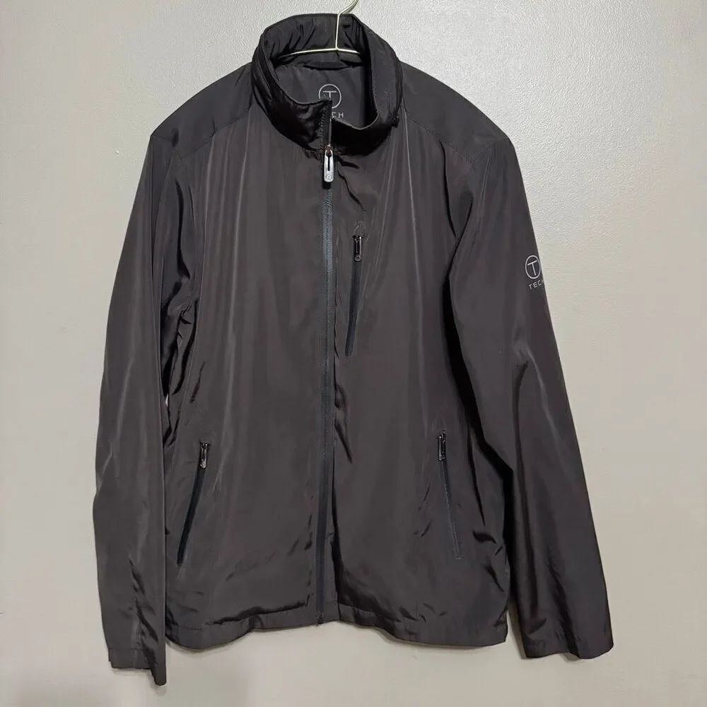 Tumi tech brown packable men’s jacket size small